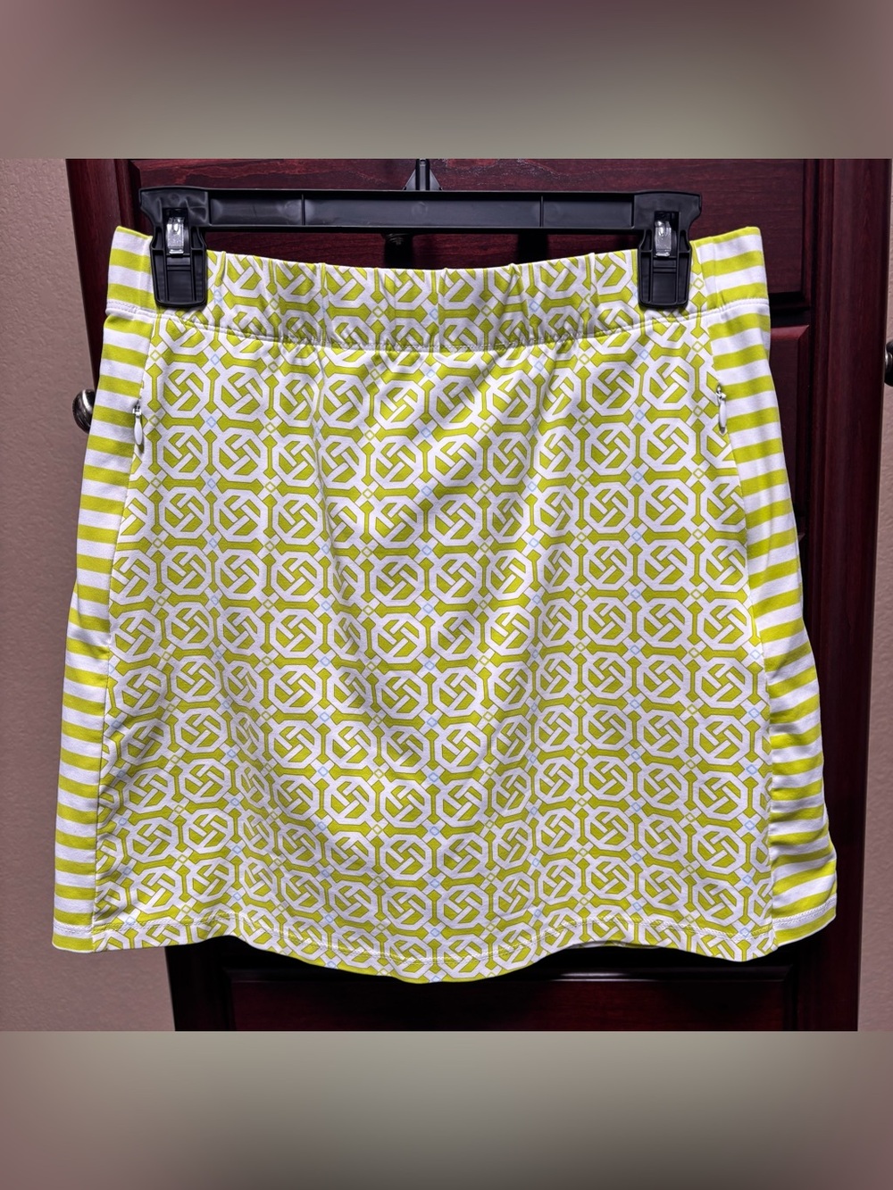 J. McLaughlin Lime and White Geometric Golf Skort